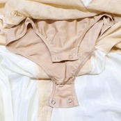 社交ダンス 衣装 タカダンス TAKADANCE ワンピース ドレス アイボリー リボン レース パーティドレス 花 かわいい 発表会 ホワイト系 おしゃれ かわいらしい フェミニン お呼ばれ 衣装 ドレッシー ステージ衣装 大人かわいい 上品