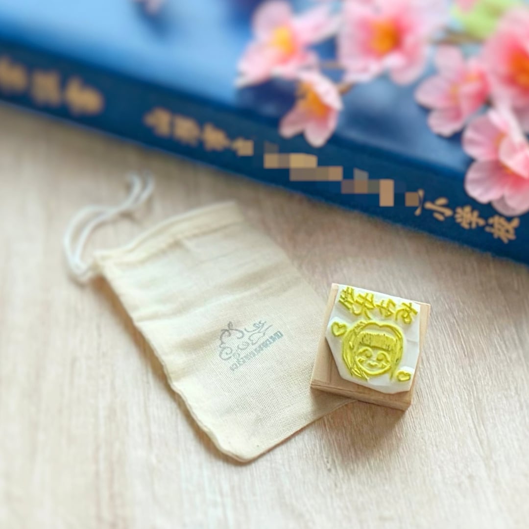 【送料無料】描いた絵をそのまま贈る似顔絵はんこ 2×2〜4×4cm / 卒業 結婚 ギフト 記念品 プレゼント