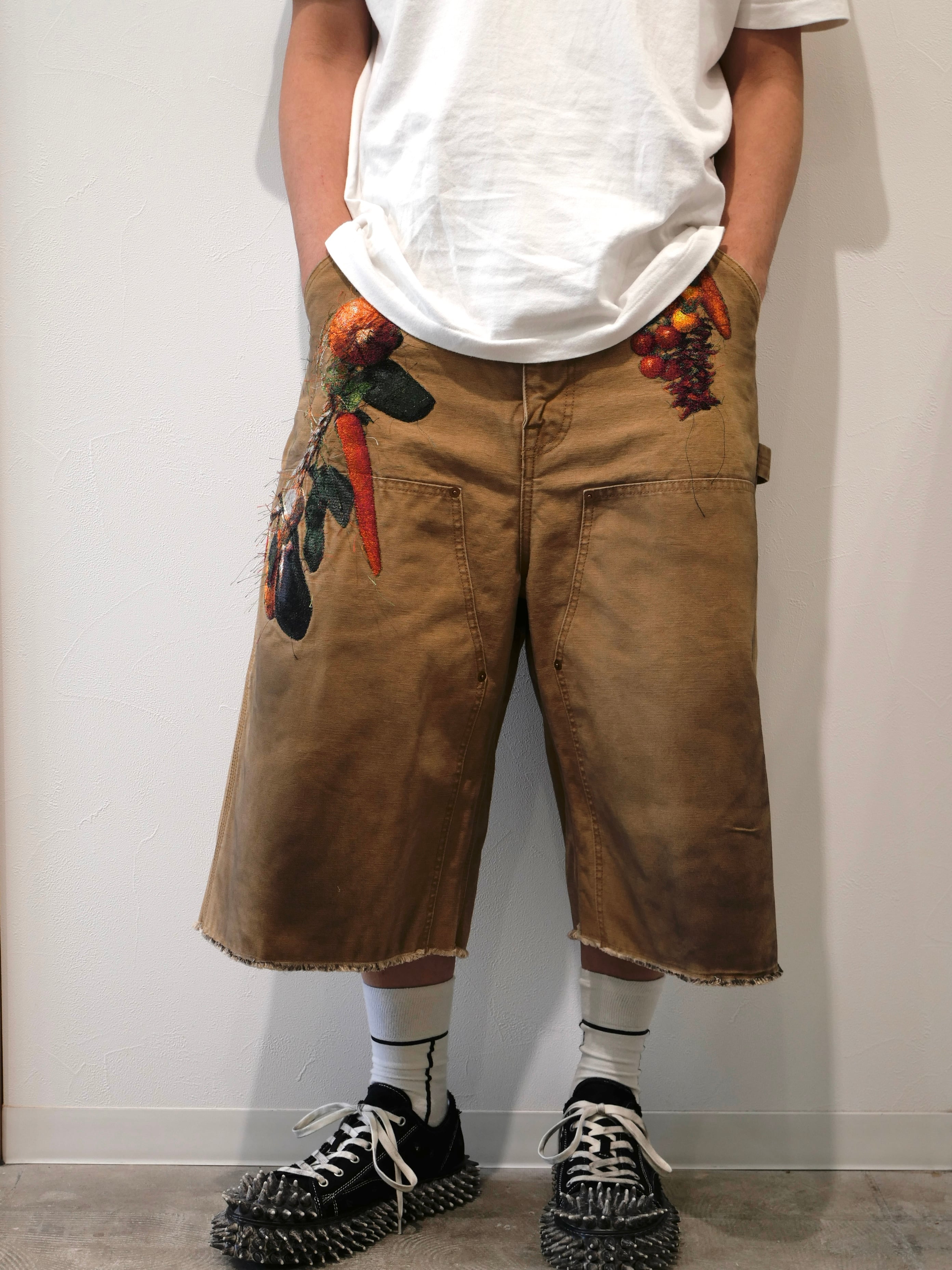 doublet VEGETABLE EMBROIDERY CUT-OFF PANTS | CONSTRUCT1