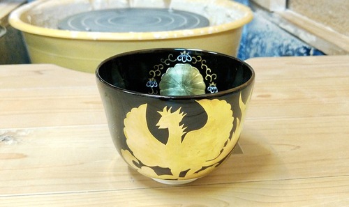 抹茶碗 黒釉金彩鳳凰 城岳作