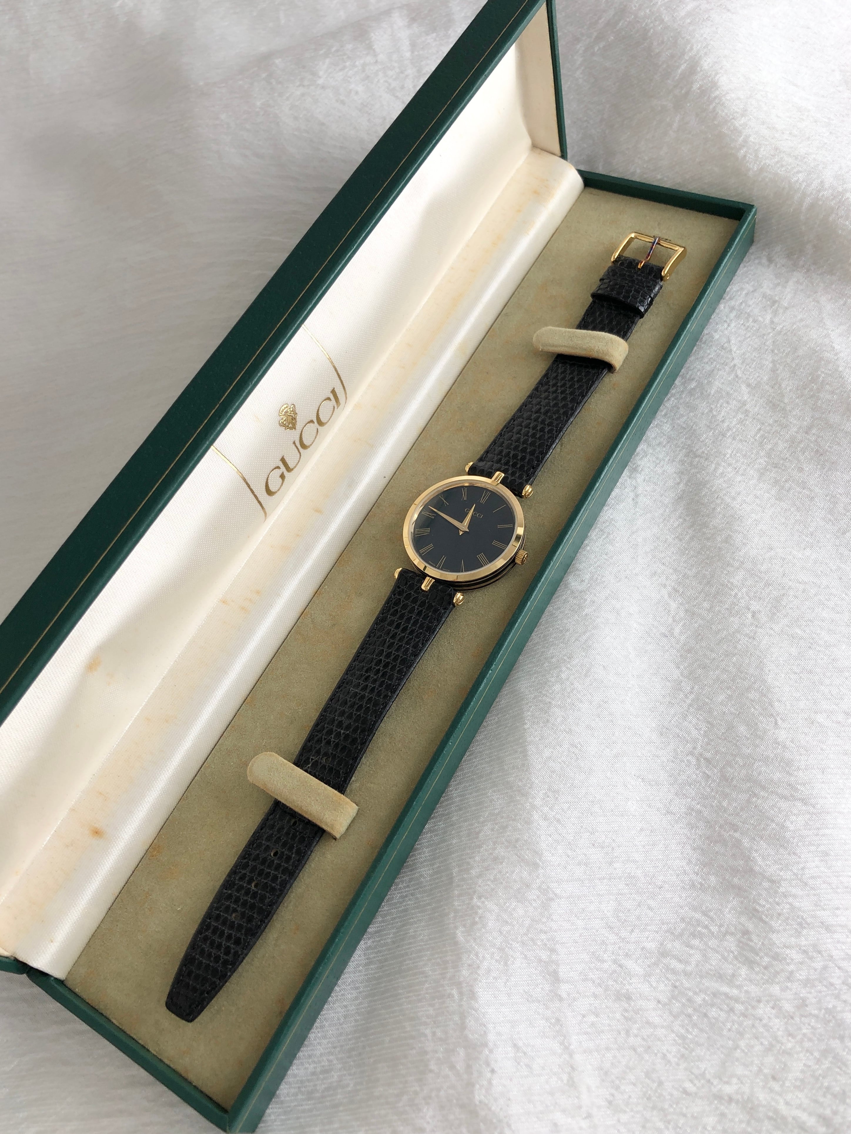 GUCCI グッチ 腕時計 ゴールド×ブラック ローマ文字 レザー vintage