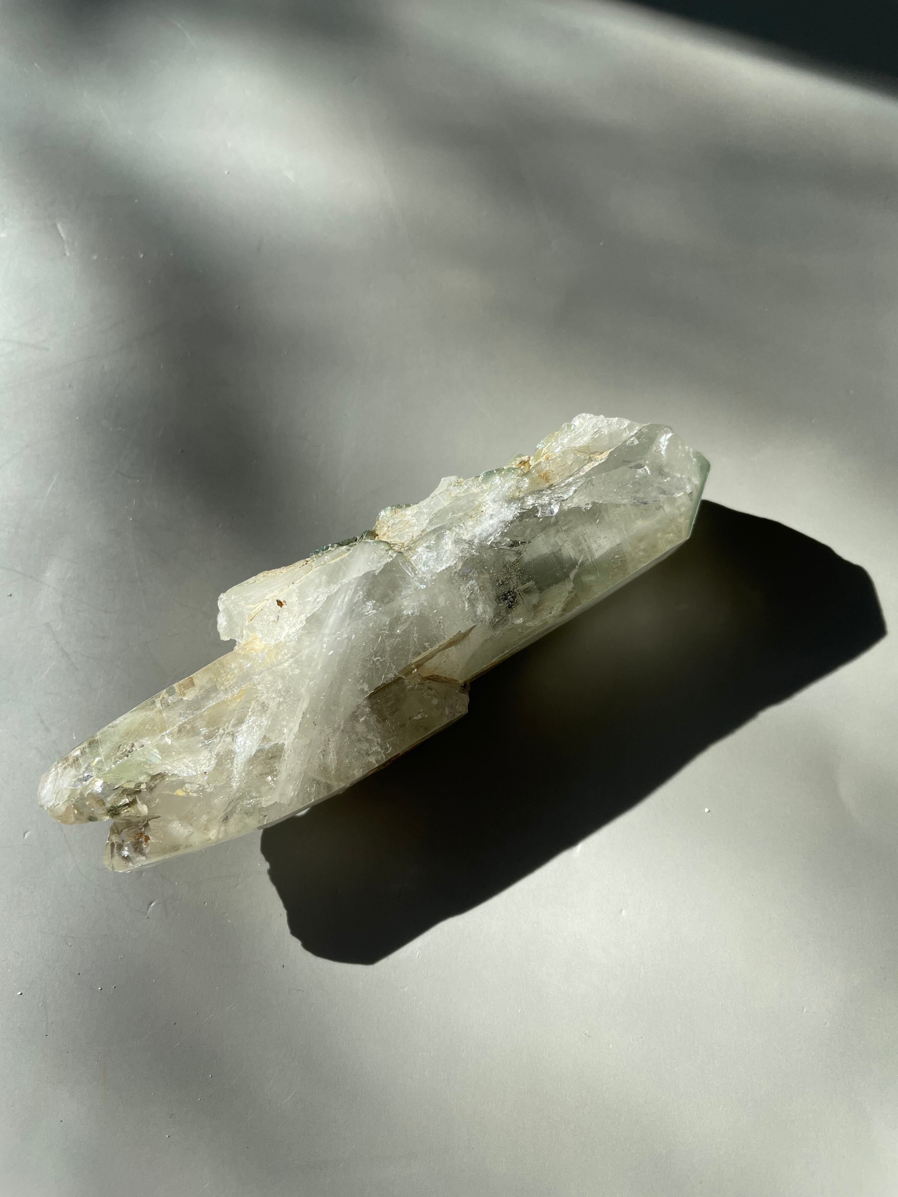 パキスタン　ギルギット　スカルドゥ産　ヒマラヤ水晶　DT 曲がり水晶　タントリックツイン　虹