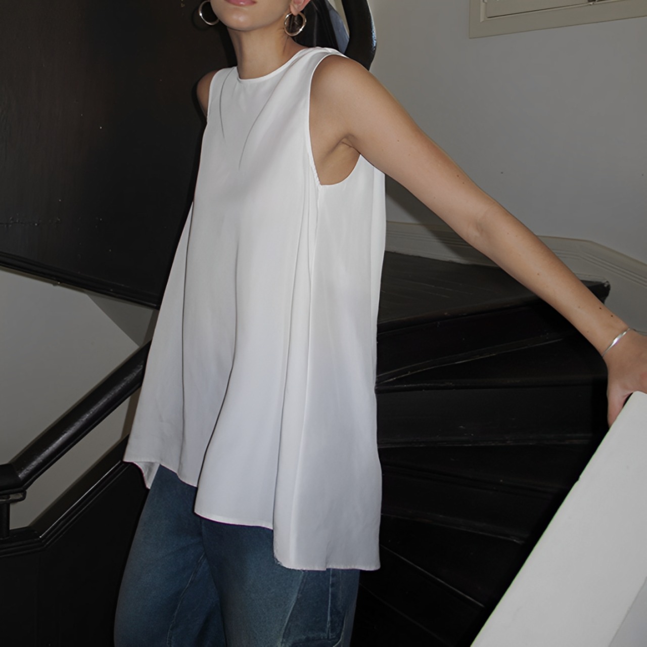Sleeveless round neck tie back top【H00010】