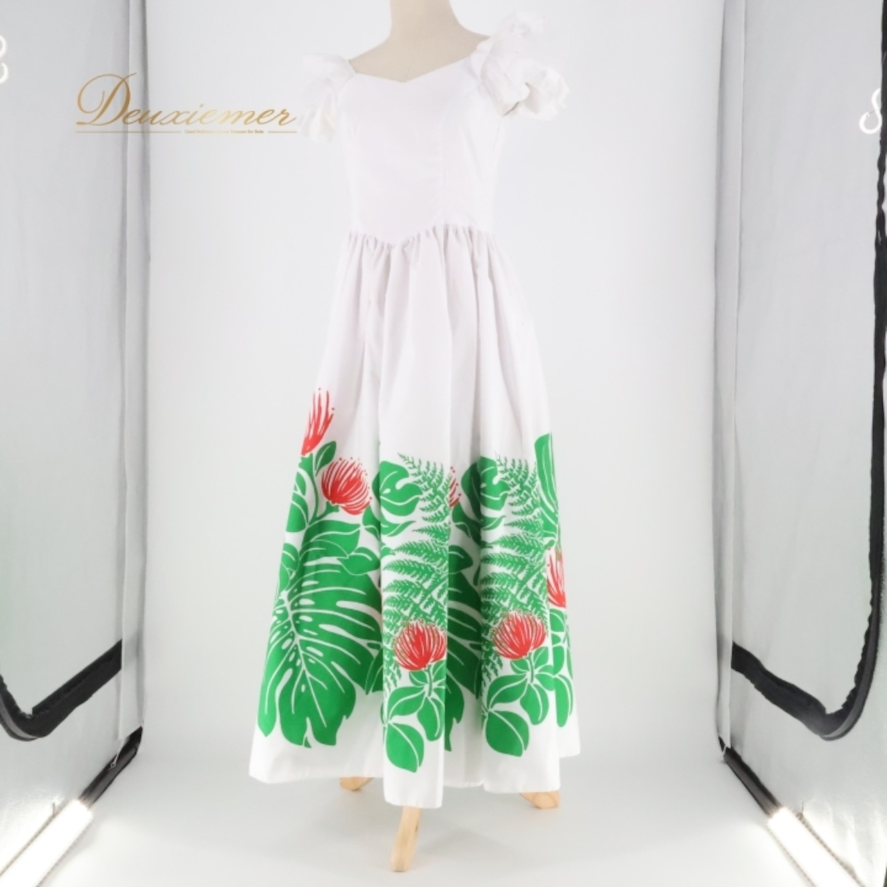 フラダンス 衣装 ワンピース ドレス エコルエヒク ホワイト系 EKOLU EHIKU 日本製 パフスリーブ フリル モンステラ柄 花柄 かわいい 華やか 鮮やか 明るい 白 緑 赤 ハワイアン アロハ ハワイアンプリント フラ ダンス レッスン 練習