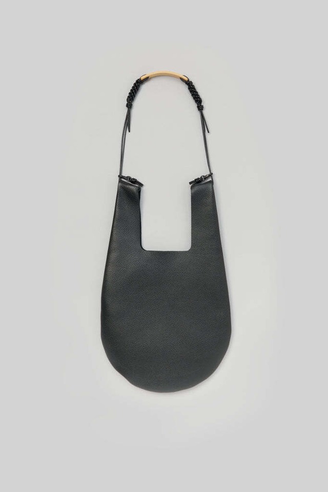 _Fot - plywood knot handle bag ：black／ivory／dark brown｜牛革レザーバッグ／マチなし／ドレープフォルム／手編みウッドハンドル／日本製