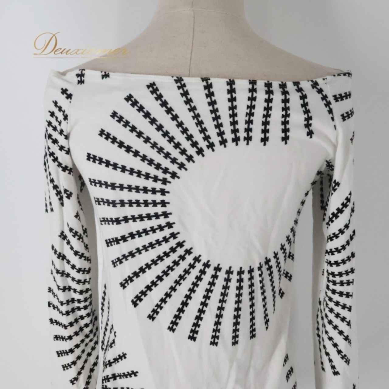 フラダンス 衣装 トップス カットソー ホワイト系 マナオラ ハワイアン アロハ フラ ダンス レッスン 練習 ブラック系 白 黒 ロンティ モノクロ かわいい おしゃれ 上品 大人っぽい 白黒 シンプル フィット感 カジュアル ダンス衣装 軽やか レディース