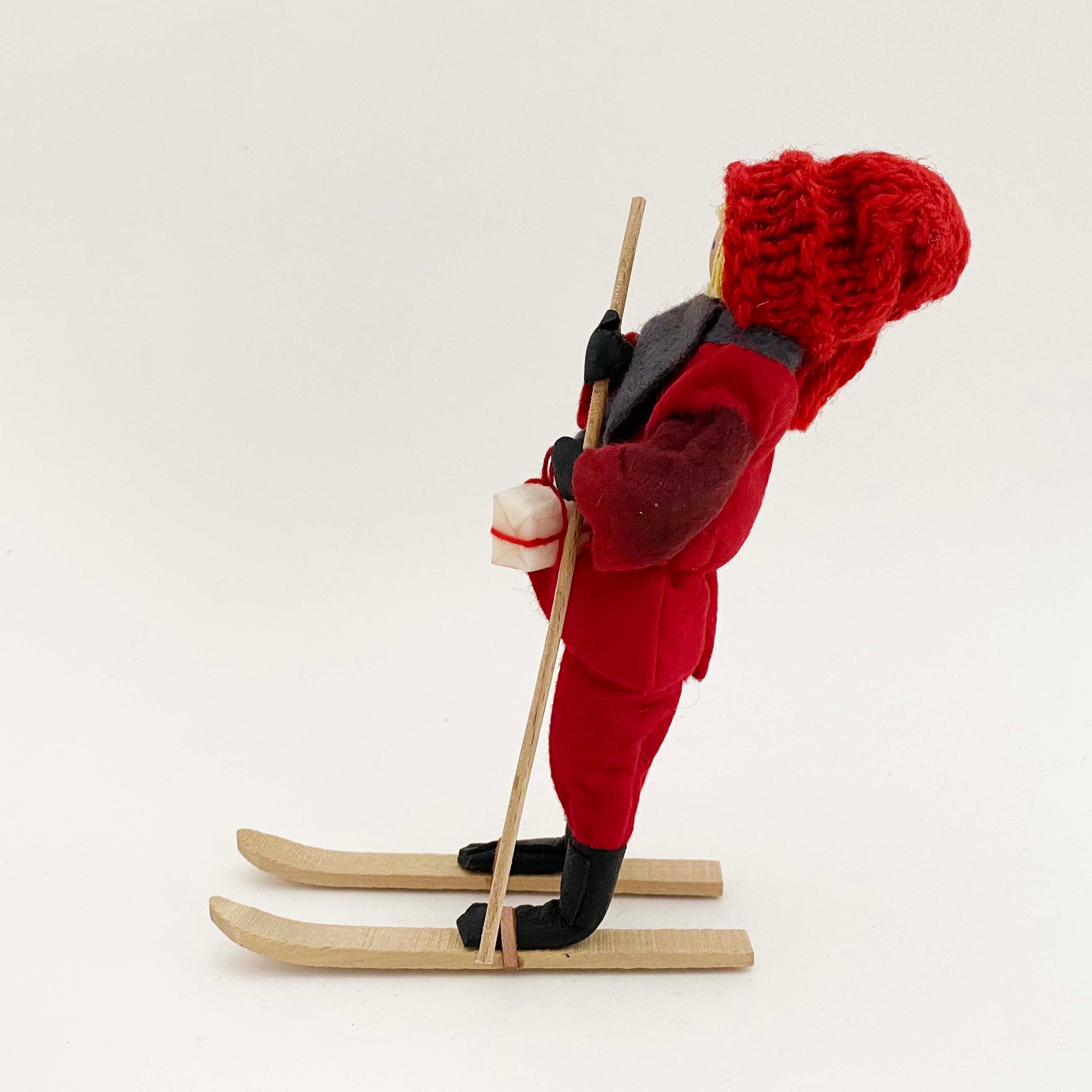 スキーをする少年の木人形（スウェーデン製）