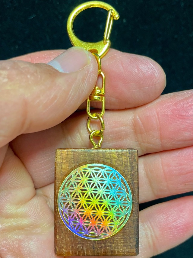 1) 高波動と癒し「フラワーオブライフ」+聖なる神木「カウアイ・レムリアン・コアウッド」エナジー・キーホルダーE