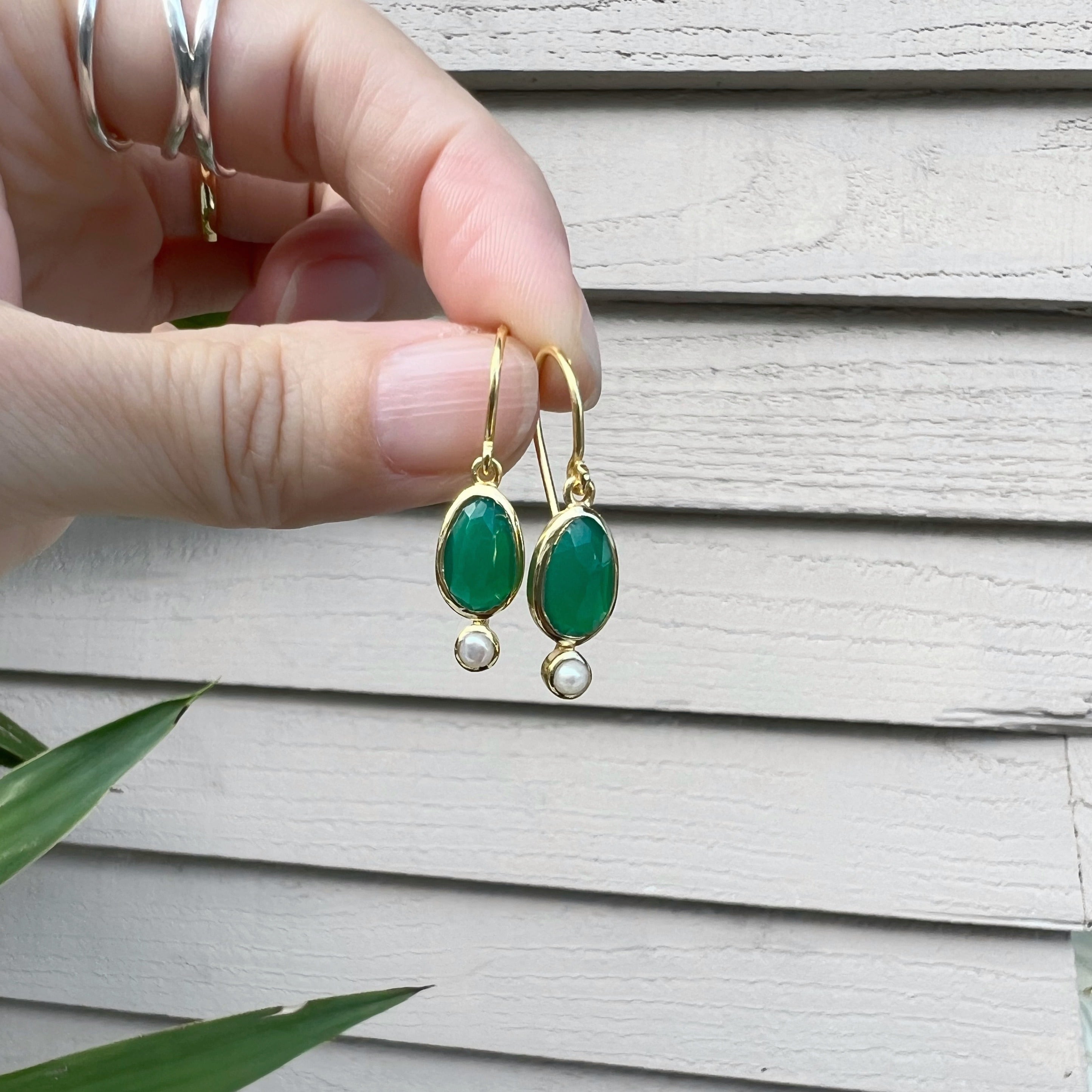 インプレッションジャスパーとグリーンオニキスのロングピアス K18 新緑感じる グリーンオニキス(ロングペアシェイプ)とパールの