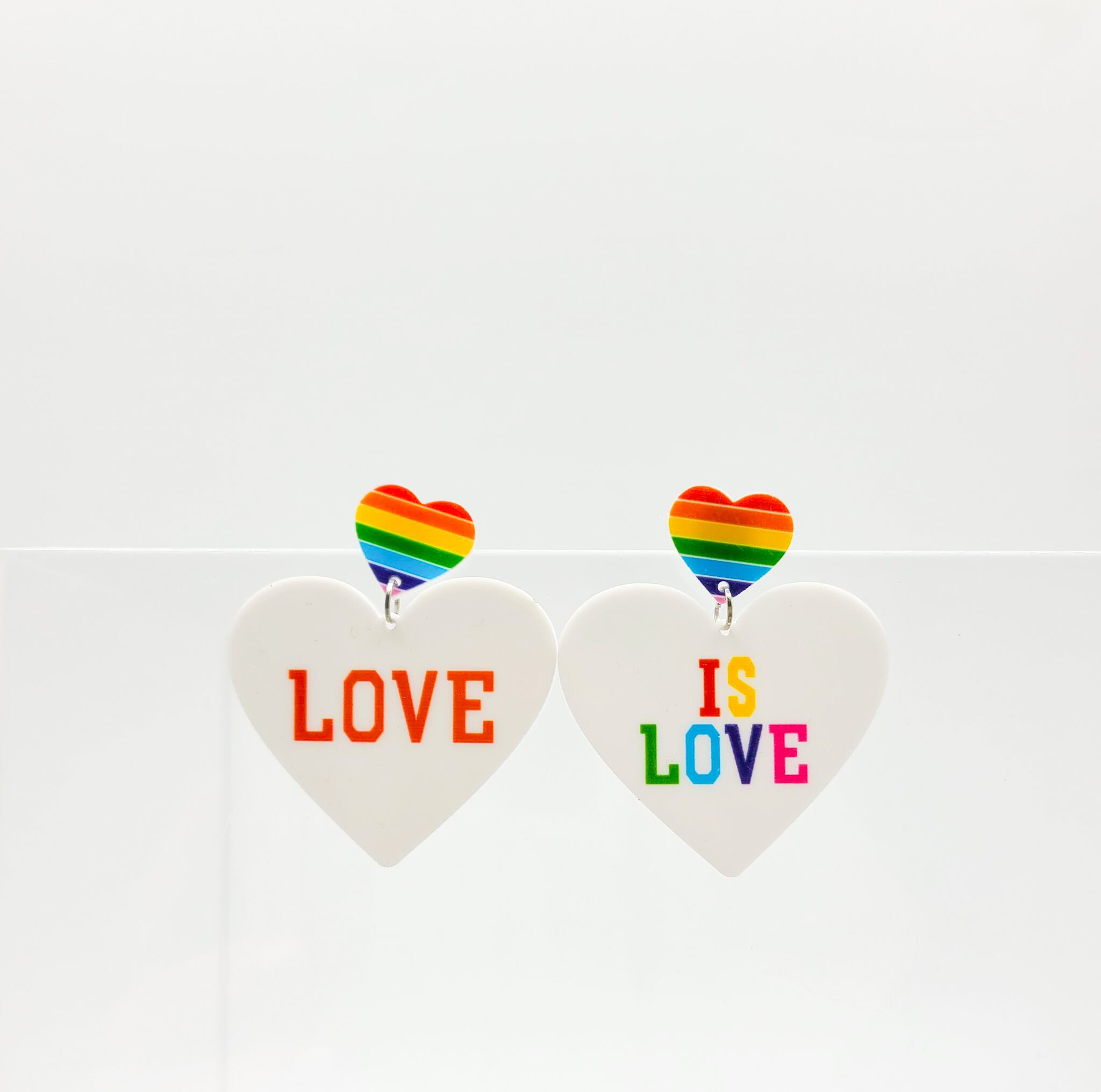 ハートレインボーカラーLOVE ピアス イヤリング カラフル rainbow 虹