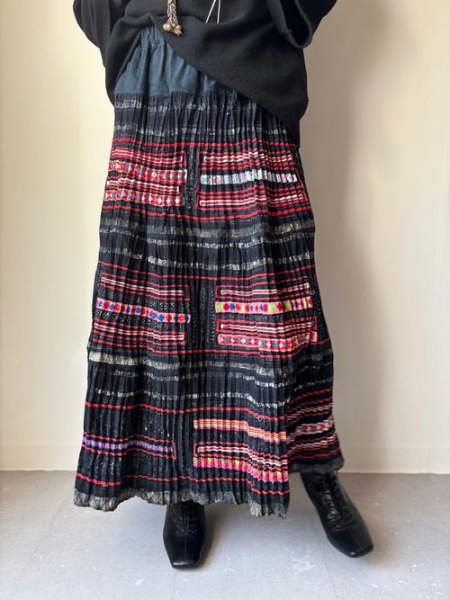 モン族スカート 065 ロング 藍染布 ろうけつバティック アップリケ bamiオリジナルパターン