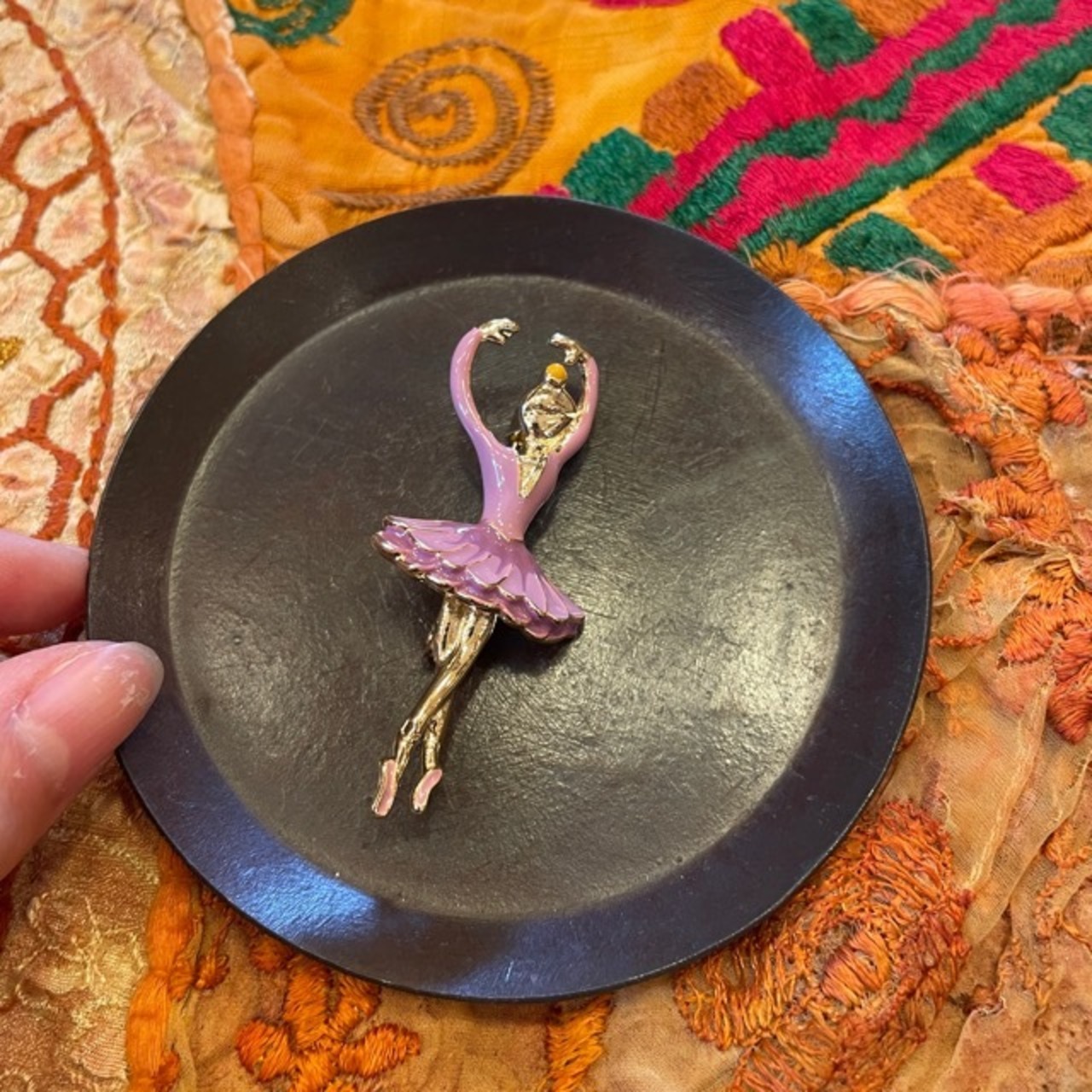 TOPANGA Jewelry Bijou art brooch Ballerina / ビジューアートブローチ バレリーナ プレゼント プチギフト ジャケット 帽子 バッグ ニット キラキラ アクセサリー かわいい ファッション小物