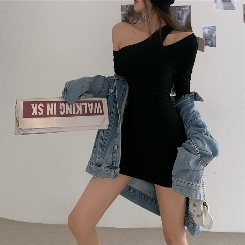 セクシーな中空ストラップレス黒長袖ドレス女性の2020年秋新しいインナーベースショートスカートスリムスカート ブラックストロベリース48133419921