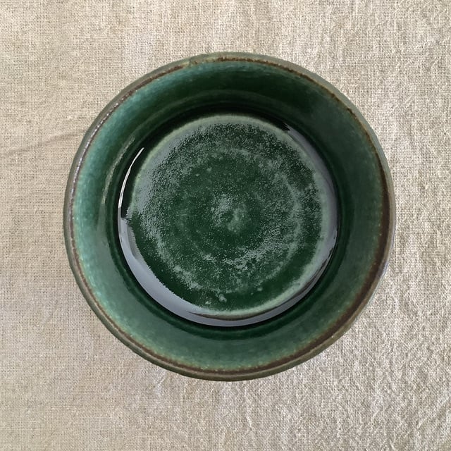 大浦 加和】緑釉浅小鉢(口錆) | うつわ屋