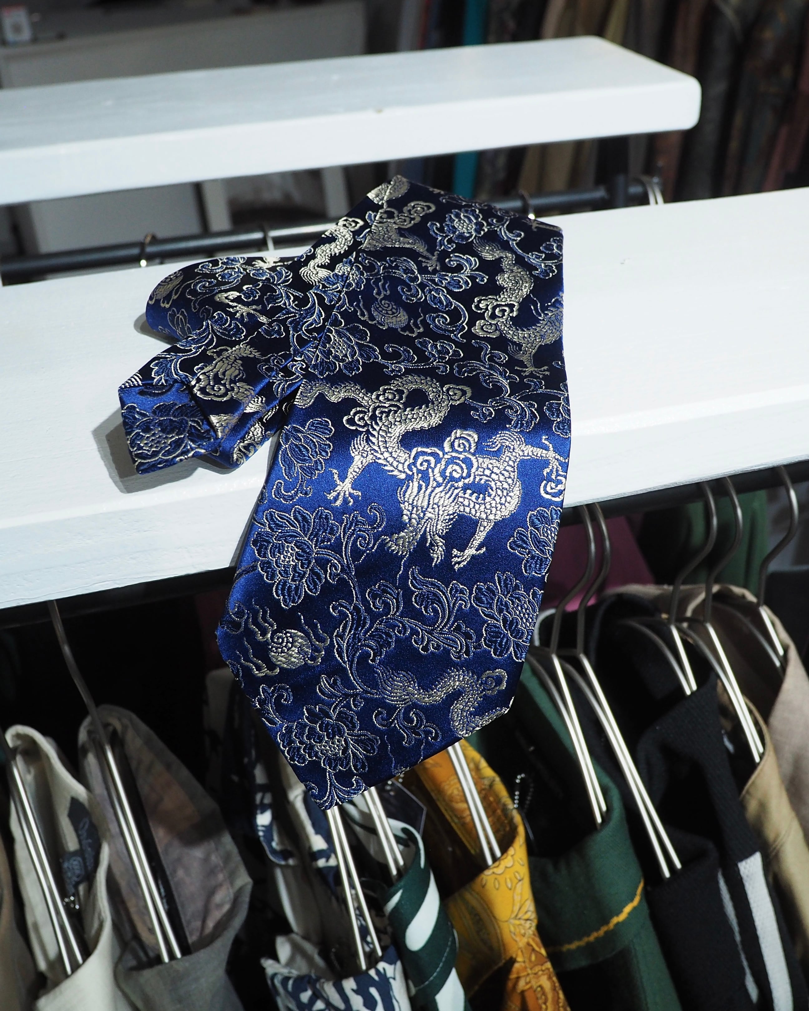 " 花鳥風月 " Oriental pattern Embossed vintage Tie