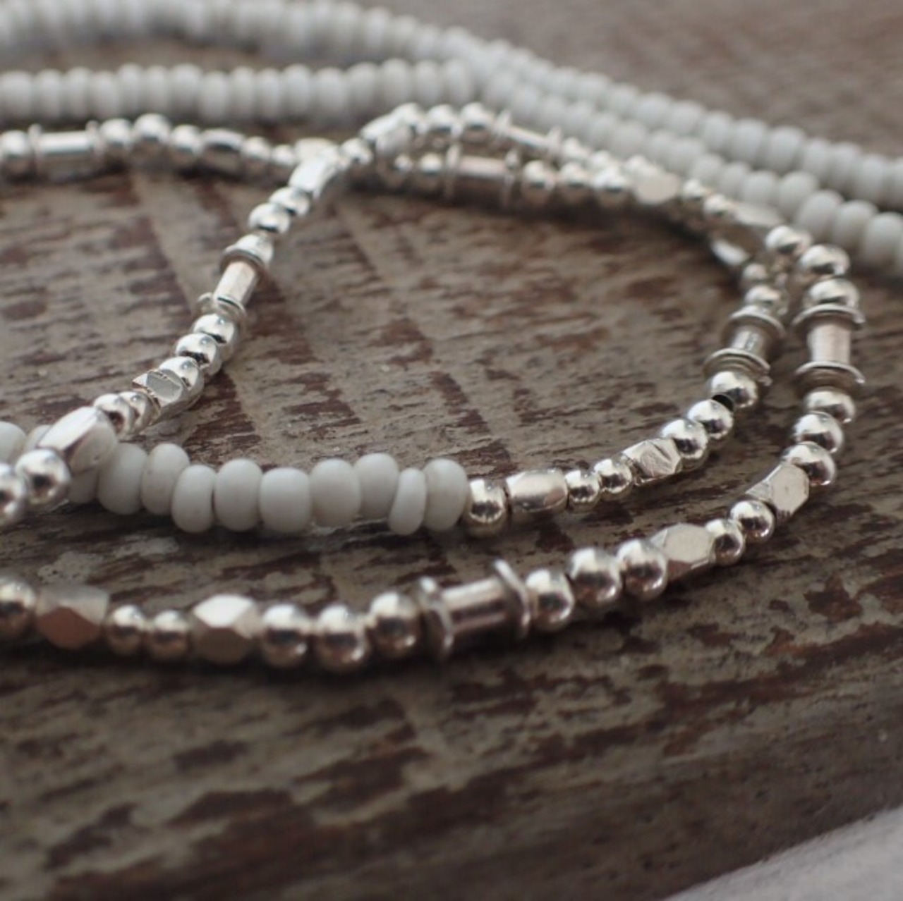 Mandi/マンディ Small A. Beads × Silver Necklace (60cm)(White×Silver)