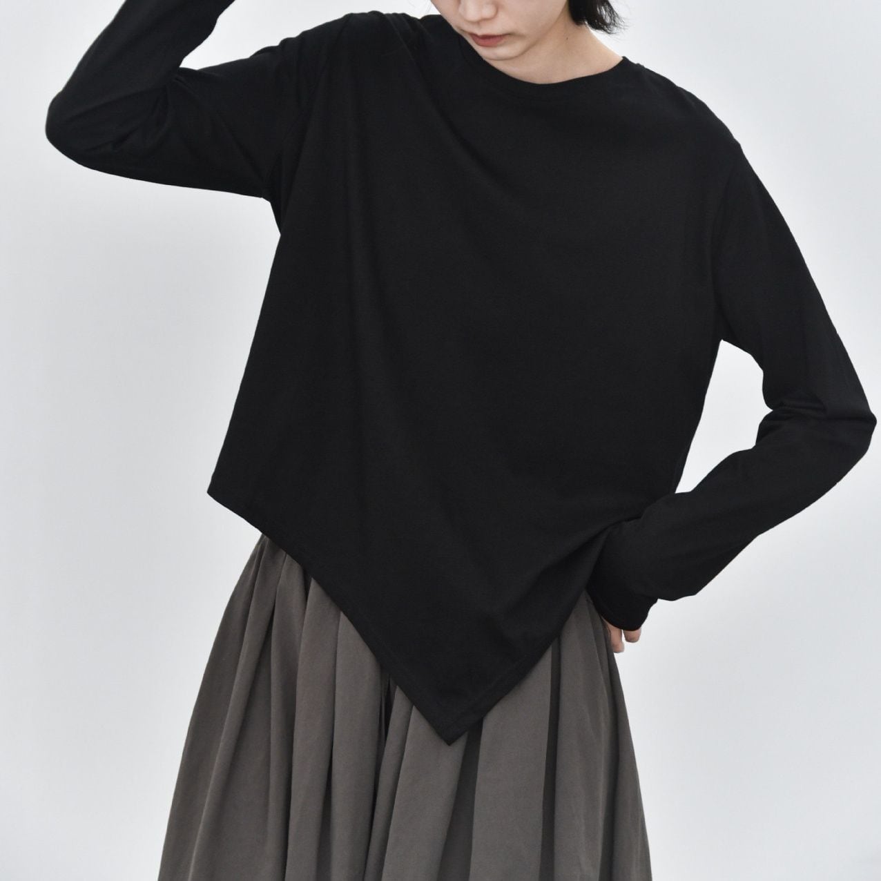 SOLID ROUND NECK IRREGULAR HEM LONG SLEEVES COTTON T-SHIRT 3colors M-16101