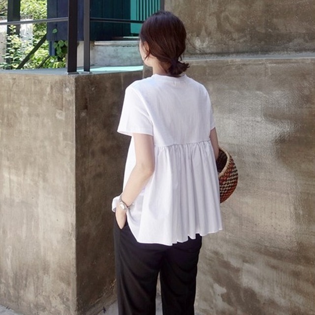 背面切り替え ラウンドネック 半袖 Tシャツ レディース トップス カットソー プルオーバー インナー 丈長 ミディアム 襟なし 切り替え ドレープ フェミニン バックコンシャス 切り替えデザイン かわいい 大人可愛い きれいめ シンプル カジュアル おしゃれ こなれ感 ルーズ 無地 春 夏 秋 ママ 通勤 学生 学校 通学 デート お出かけ 旅行 公園 女子会 休日 重ね着 韓国 体型カバー 普段使い 着回し M L XL ゆったり 白 ホワイト 黒 ブラック アプリコット チベットブルー
