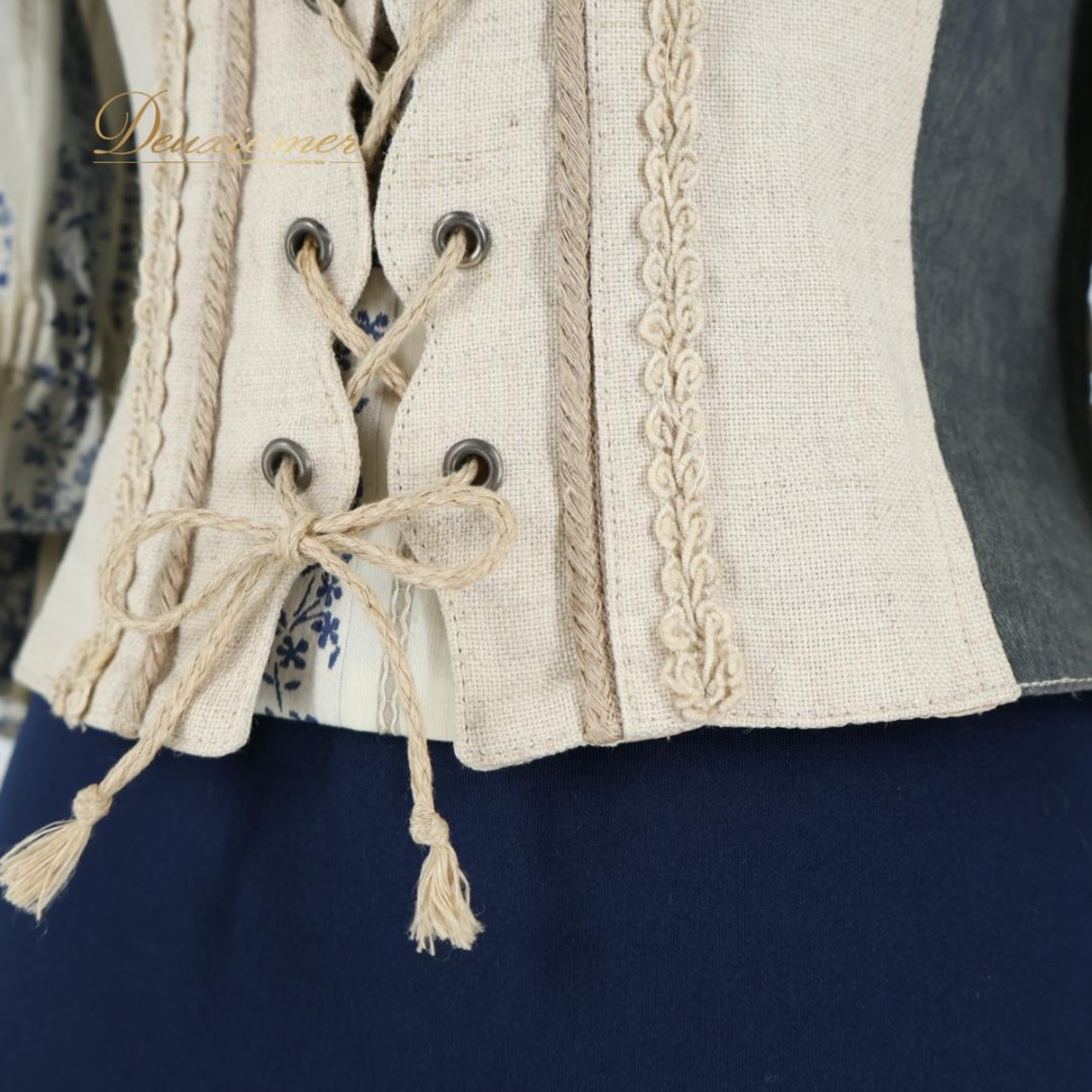 【フォークダンス衣装】ベージュ Rose Dirndl トップス ブラウス 花柄 刺繍 レースアップ 青 ブルー グレー七分袖 かわいい