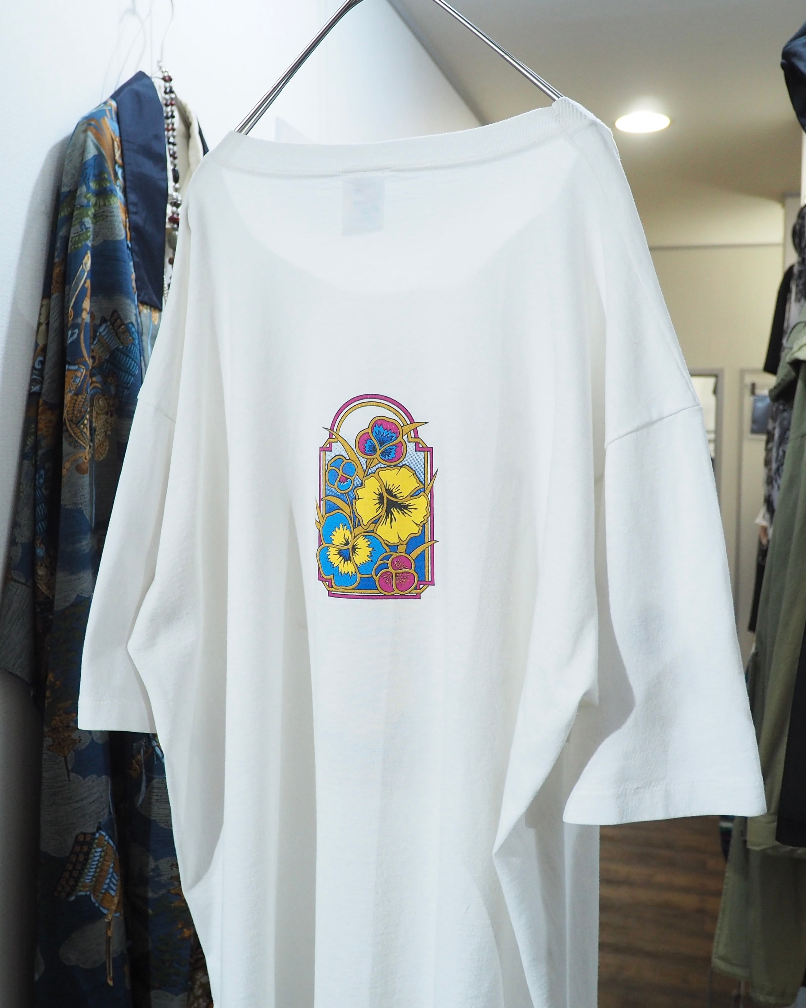 1990s ” 珍品 - Made in USA ” Beautiful Flower Double sided Printed vintage SS Tee