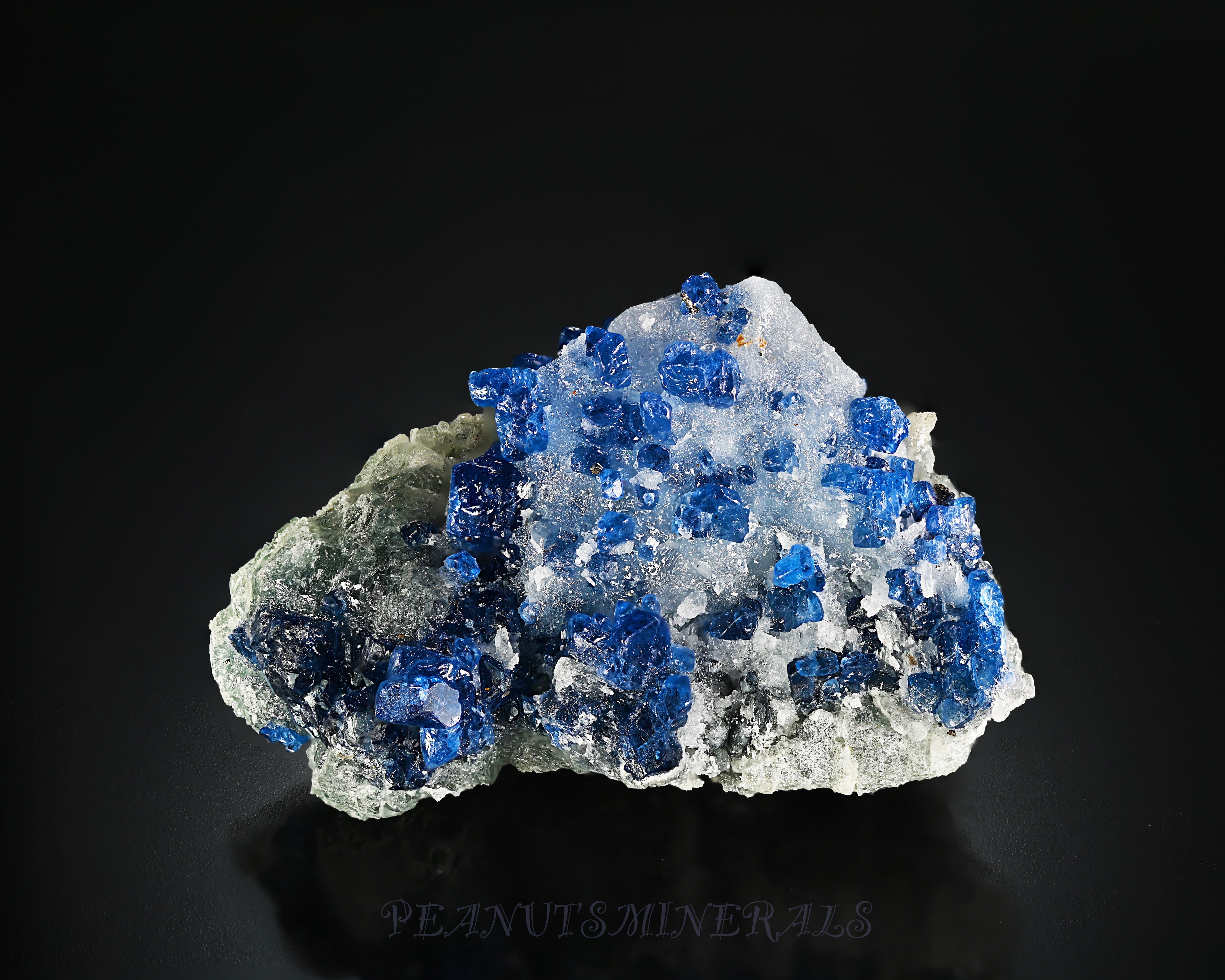 コバルトスピネル【Cobalt Spinel】ベトナム産 | PEANUTS MINERALS powered by BASE