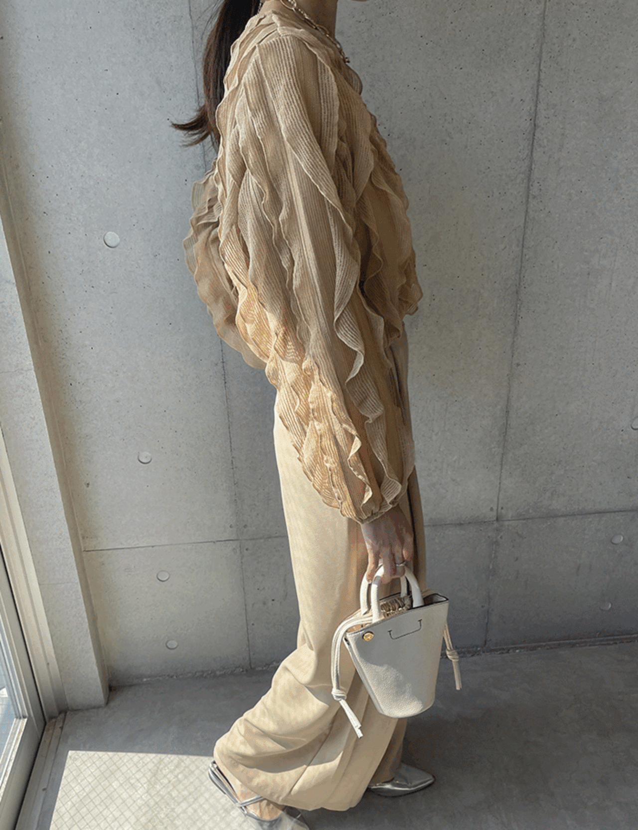 【新作5％OFF・3日間】Feminine Frill Blouse_2colors