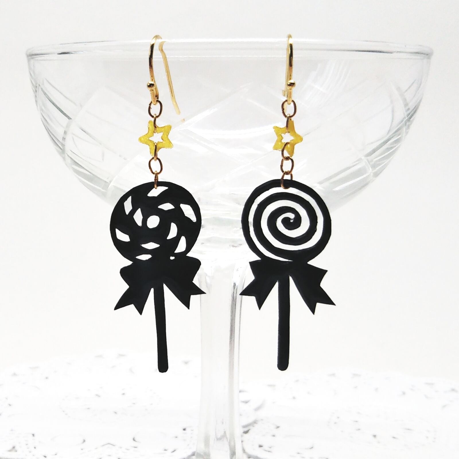 ハロウィン☆ペロペロキャンディ☆ ＊ 切り絵 ピアス・イヤリング