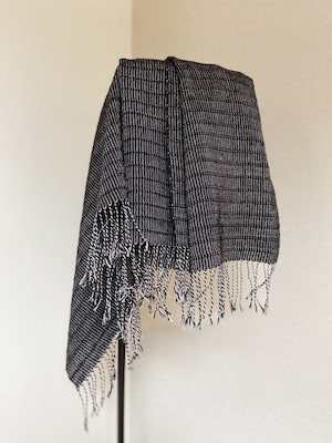 手織りシルクショール　アリニア（ HAND WOVEN SHAWL Black Alinea ）