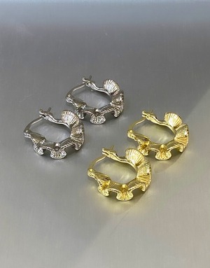 frill hoop pierce
