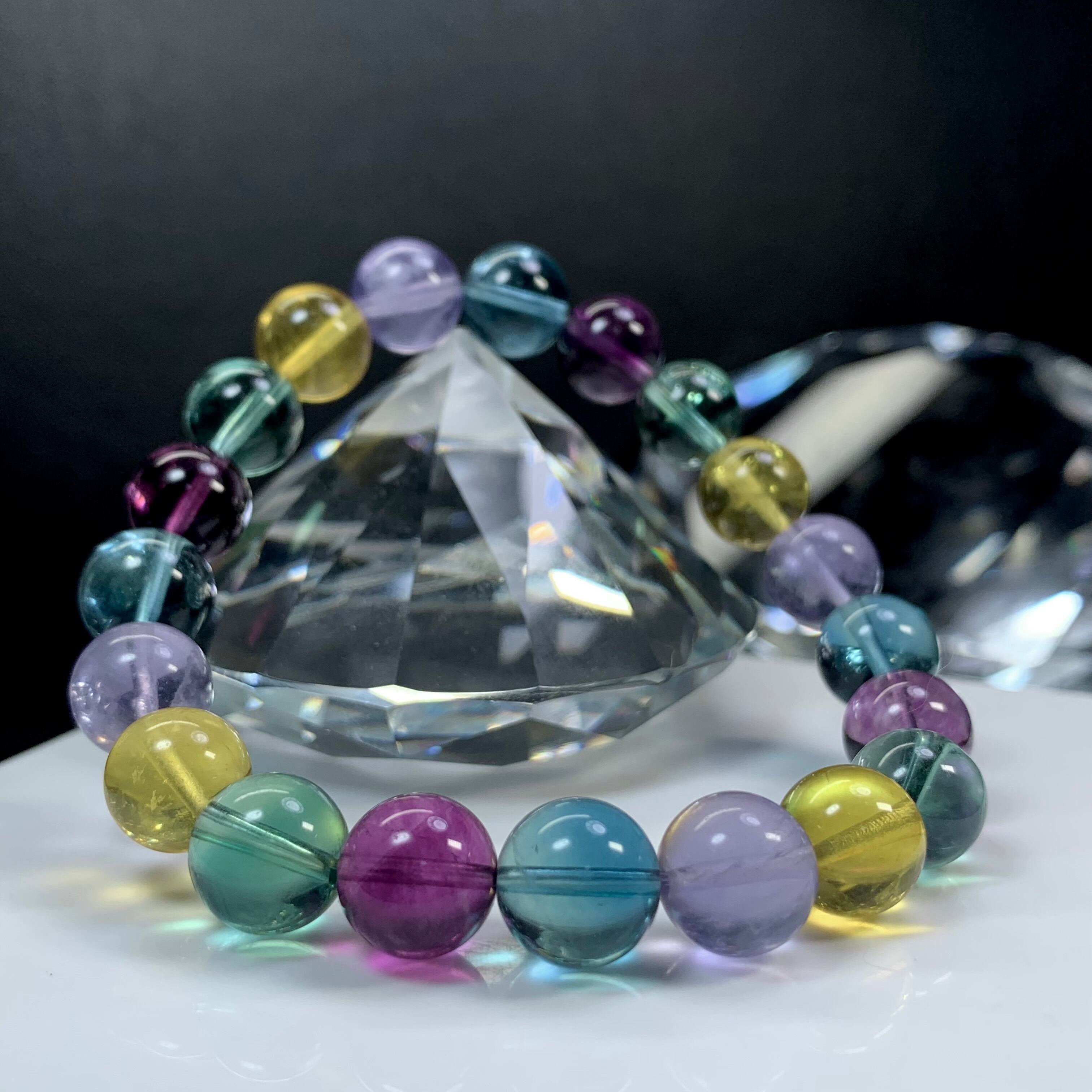 【もも】宝石質マルチカラーフローライトのシンプルブレスレット もも】宝石質マルチカラーフローライトのシンプルブレスレット もも