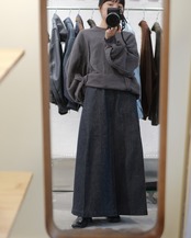 予約販売 | i’m here : - “METAL” SWEAT SHIRT ：Gray｜メタル混裏毛／製作痕のライン／反転ダーツ／ガーメントダイ／日常使いしやすい立体感
