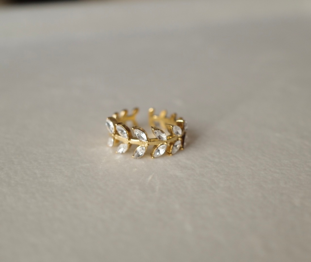 gentle leaf ring