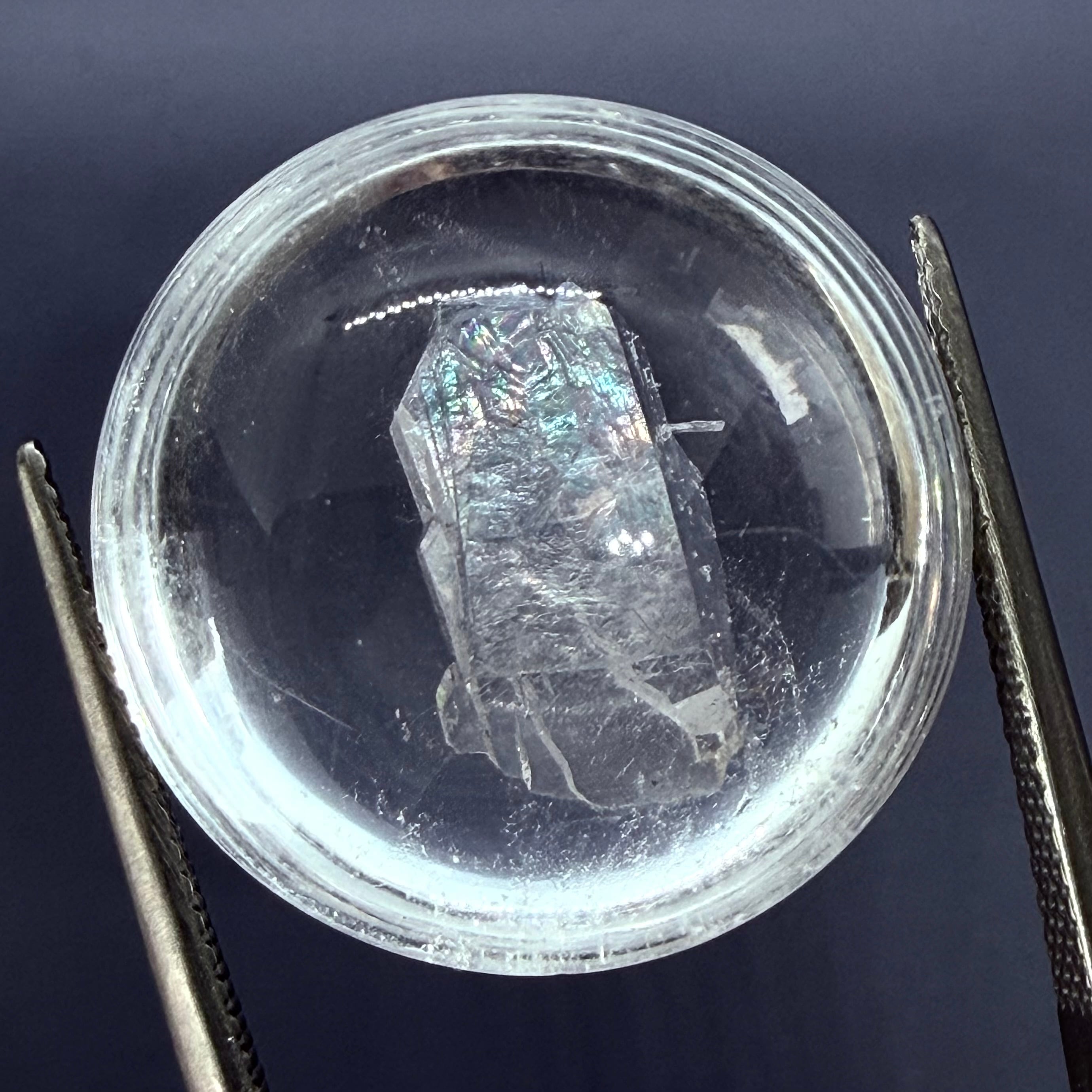 惑星の一部を切り取ったようなクオーツインクオーツ
