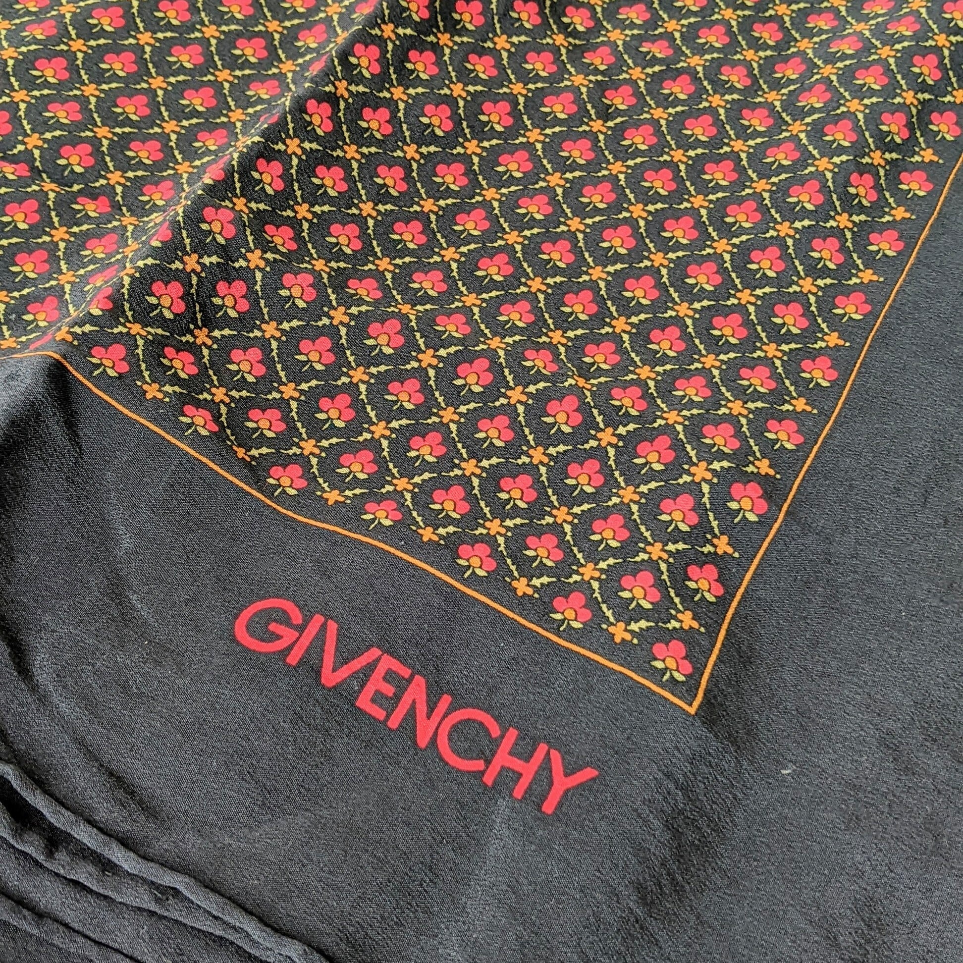 Vintage】GIVENCHY ジバンシィ シルクスカーフ 72×72 シルク100 Vintage】GIVENCHY ジバンシィ シルクスカーフ 72×72 シルク100