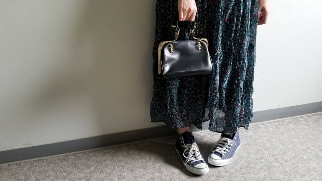 オールドロベルタ カラベラ レザー ハンドバッグ ブラック 自立 オールドロベルタ カラベラ レザー ハンドバッグ ブラック 自立