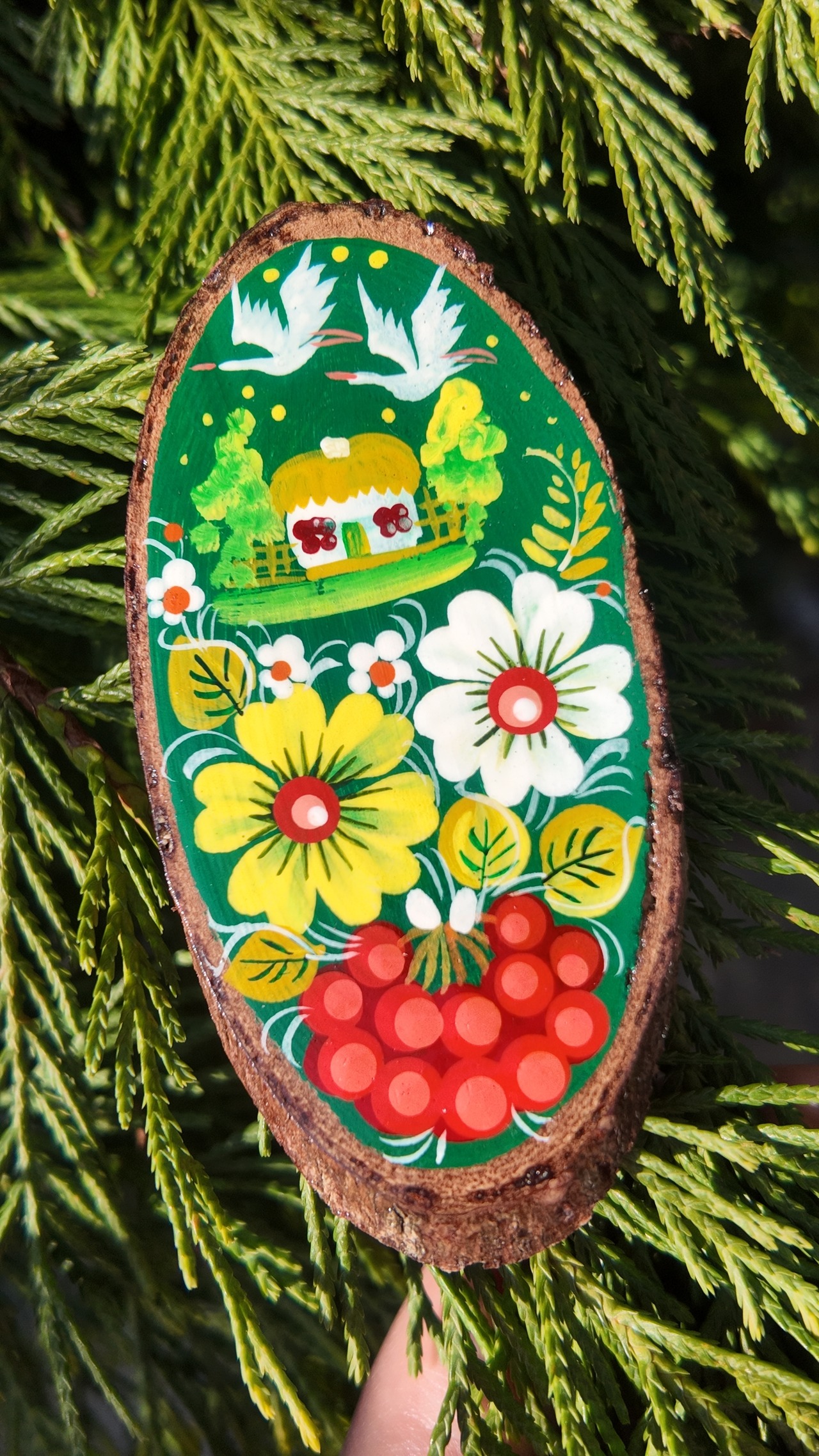 ウクライナ伝統絵画 ペトリキウカ塗り 木製ブローチ（ホメンコ作） - 1