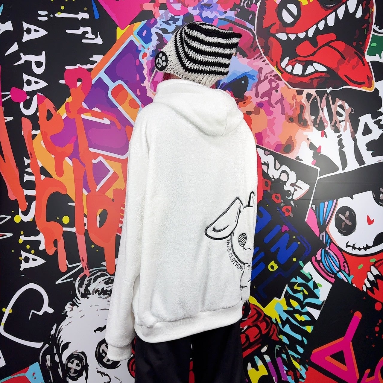高品質×全刺繍さらふわWHITEプルオーバーパーカー【ひょっこりNIER