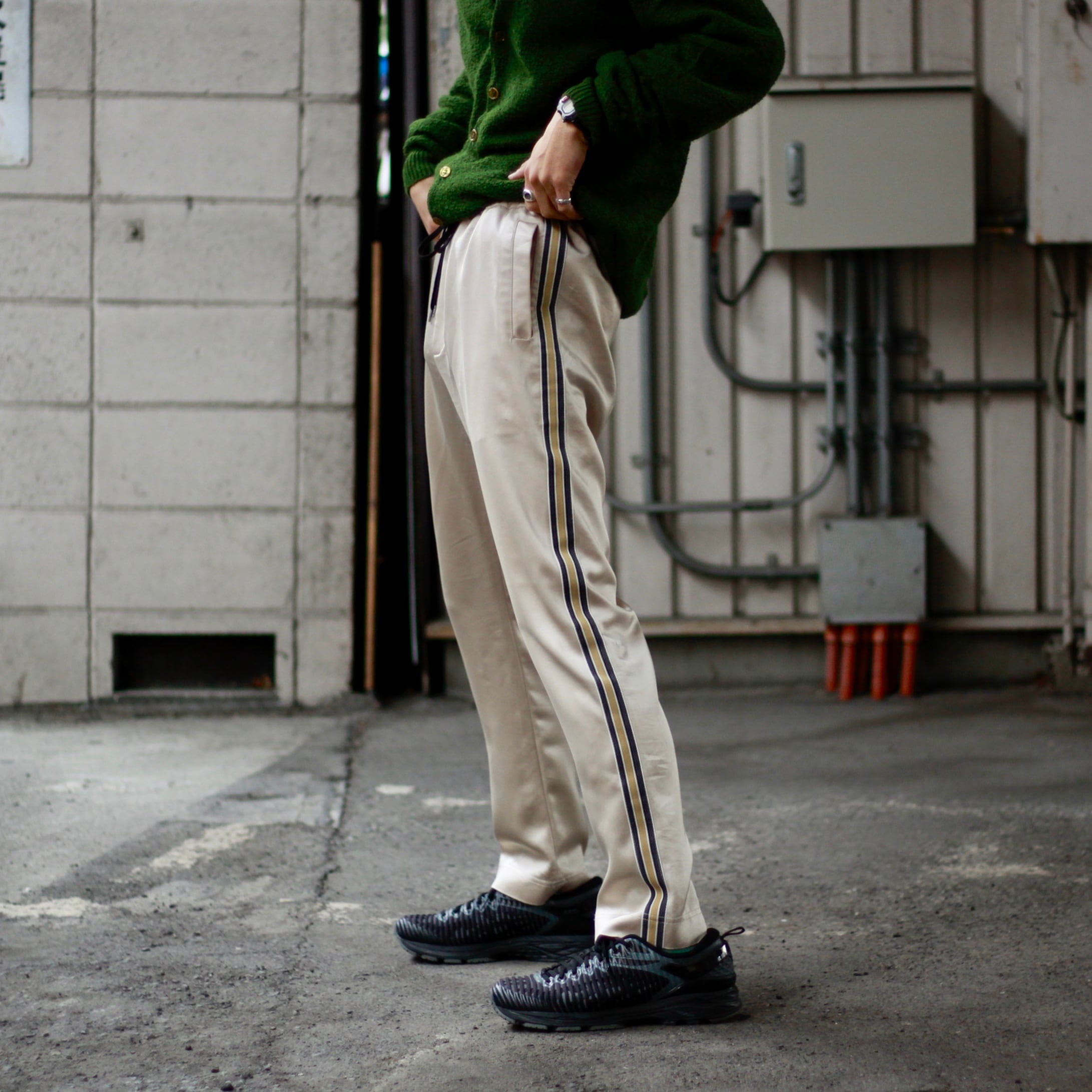 0049. CMMN SWDN sideline track pants ベージュ トラックパンツ