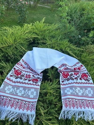 ウクライナ伝統手刺繍祭具タオル「ルシニク」