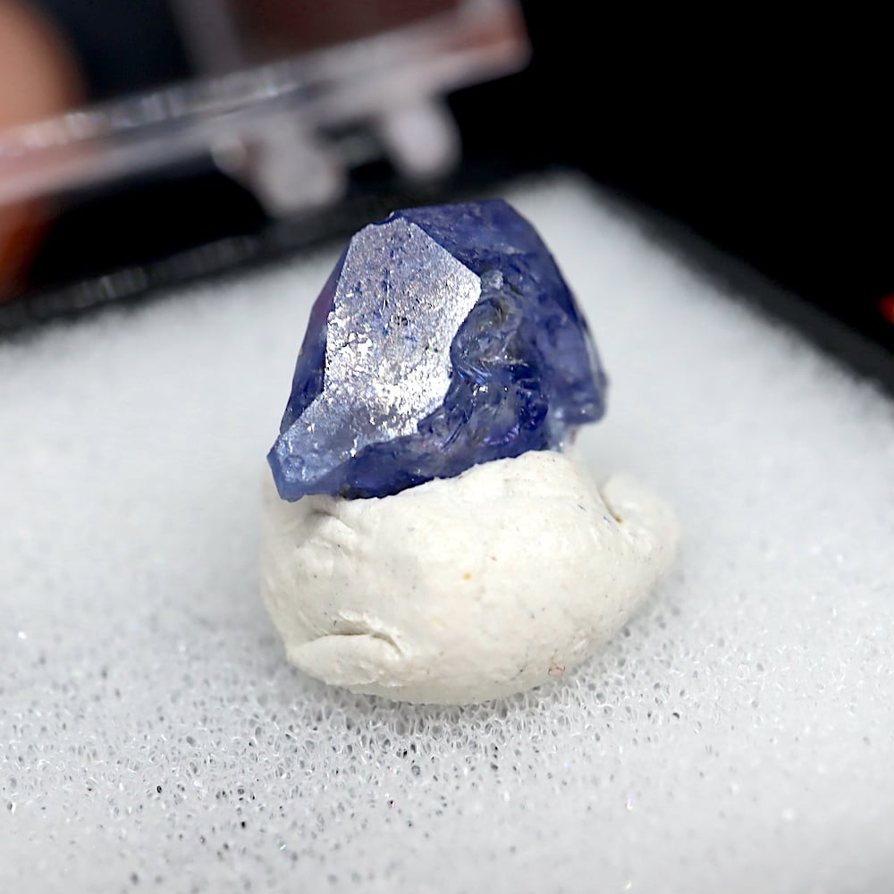 ベニトアイト ベニト石 結晶 0,4g BN175 鉱物 標本 天然石
