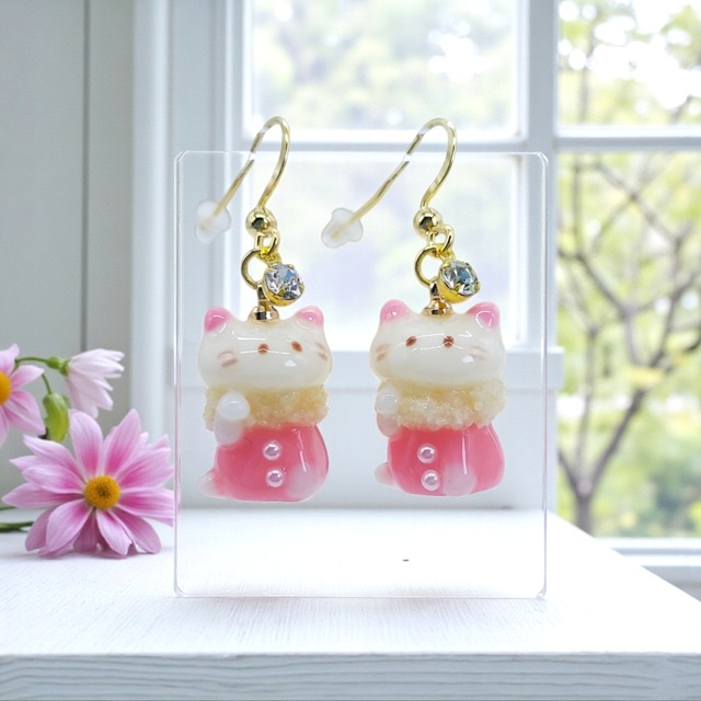 春が待ち遠しい！可愛い招き猫ちゃんのピアス（イヤリング）