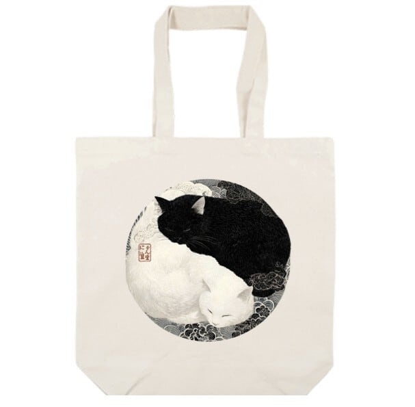 アートを持ち歩こう。「陰陽の眠り ― 黒白猫図」の布トート A4（M）