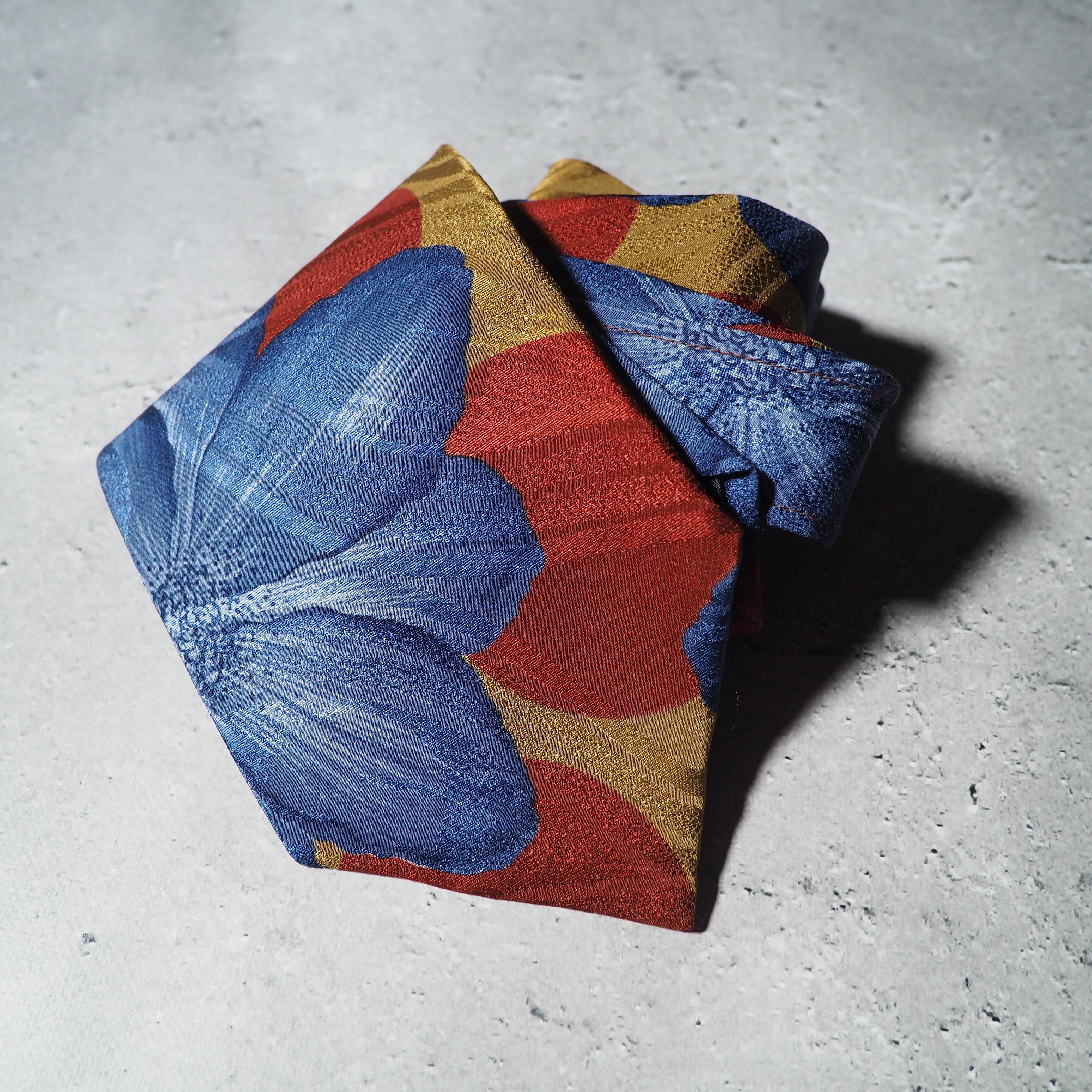 Beautiful cold flower × Dot pattern vintage silk Tie