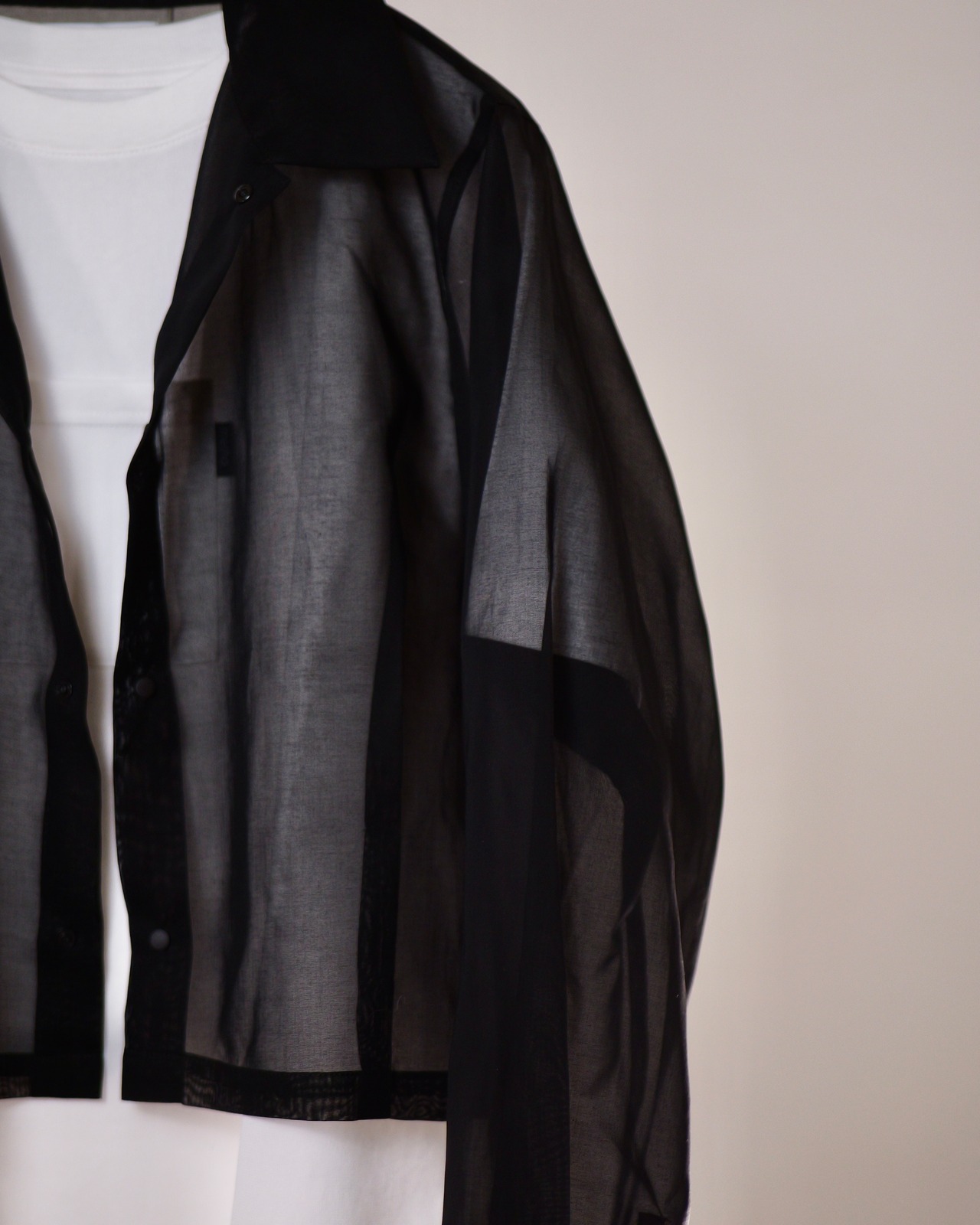 itochi - 100/2 cotton organdy transparent tuck short shirt / black