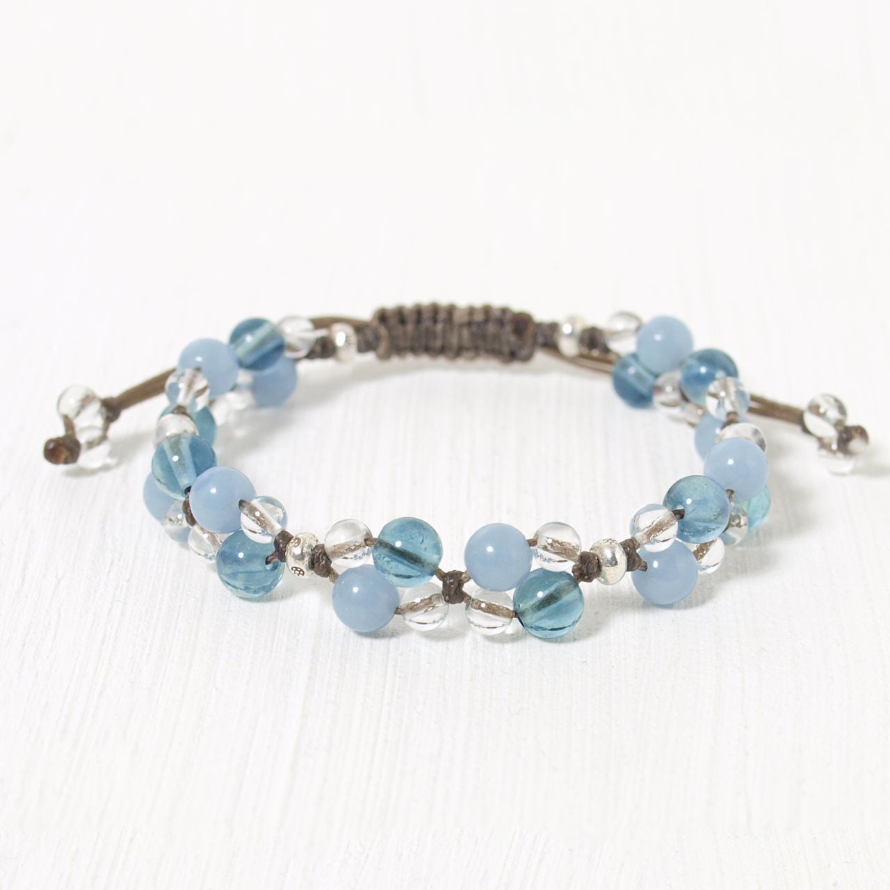 ブルーフローライト＋エンジェライト＋水晶花＊花マクラメブレスレット