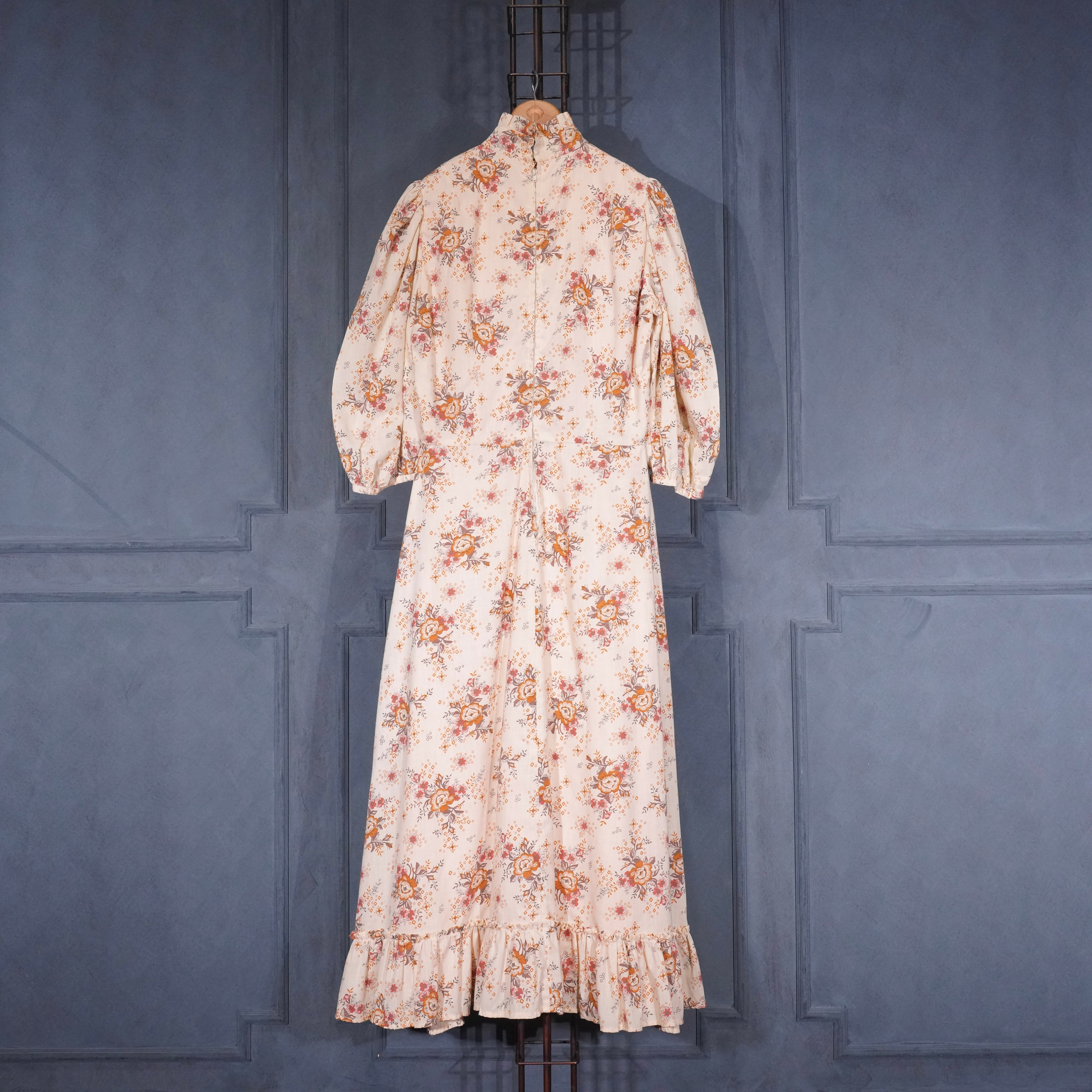 未使用美品★1970年代アメリカヴィンテージ★繊細刺繍のコットンロングワンピース 70's USA VINTAGE FLOWER PATTERNED FRILL DESIGN COTTON DRESS ONE