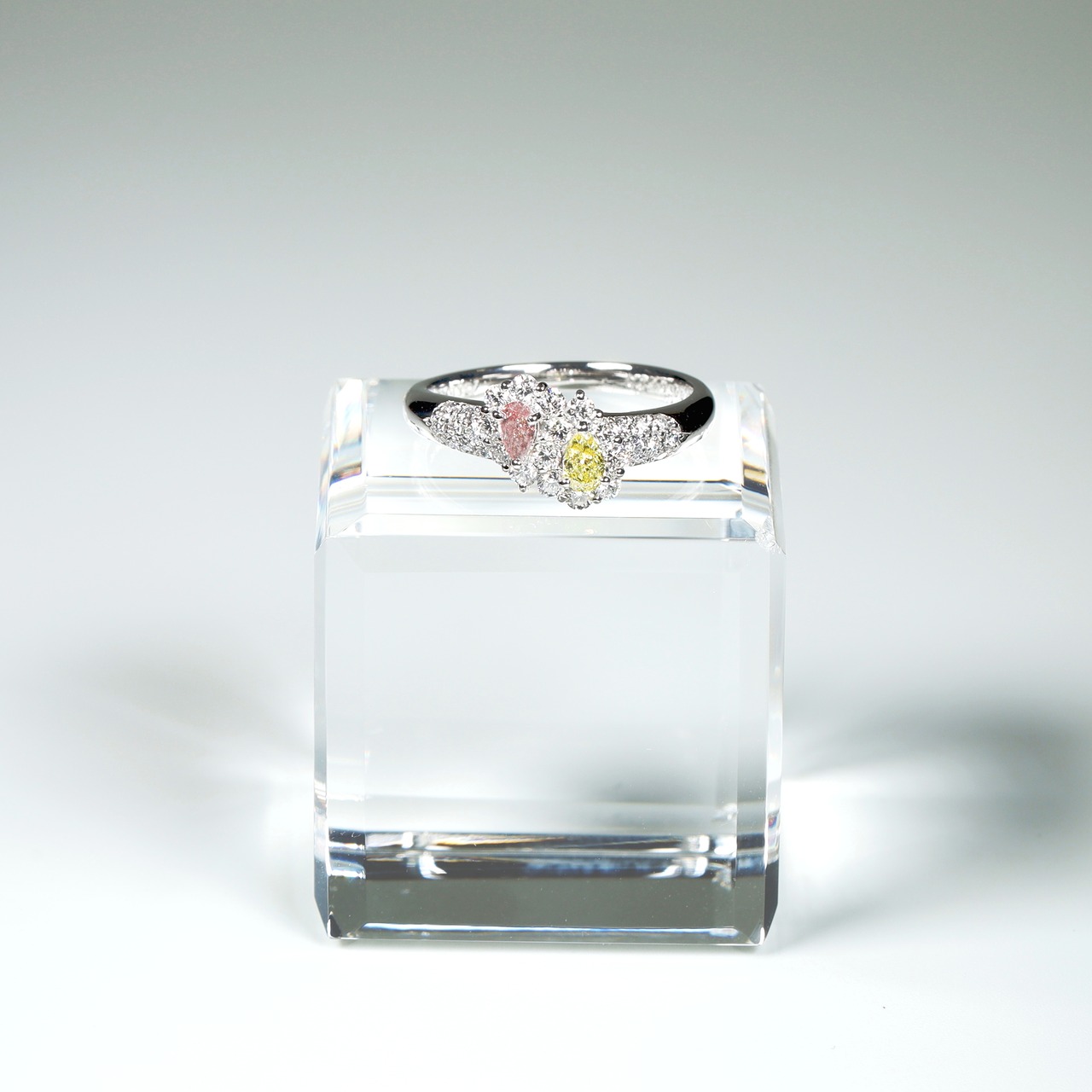ペアシェイプ ピンク&イエローダイヤモンド リング pt900 / 0.121ct / 0.140ct
