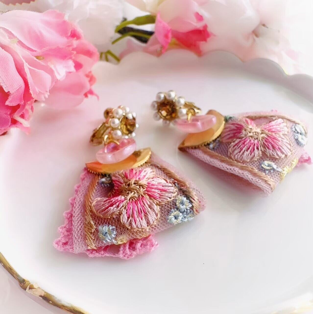 9562 No.31 インド刺繍リボンのイヤリング 桜【xuehui-3】 | Shatkona