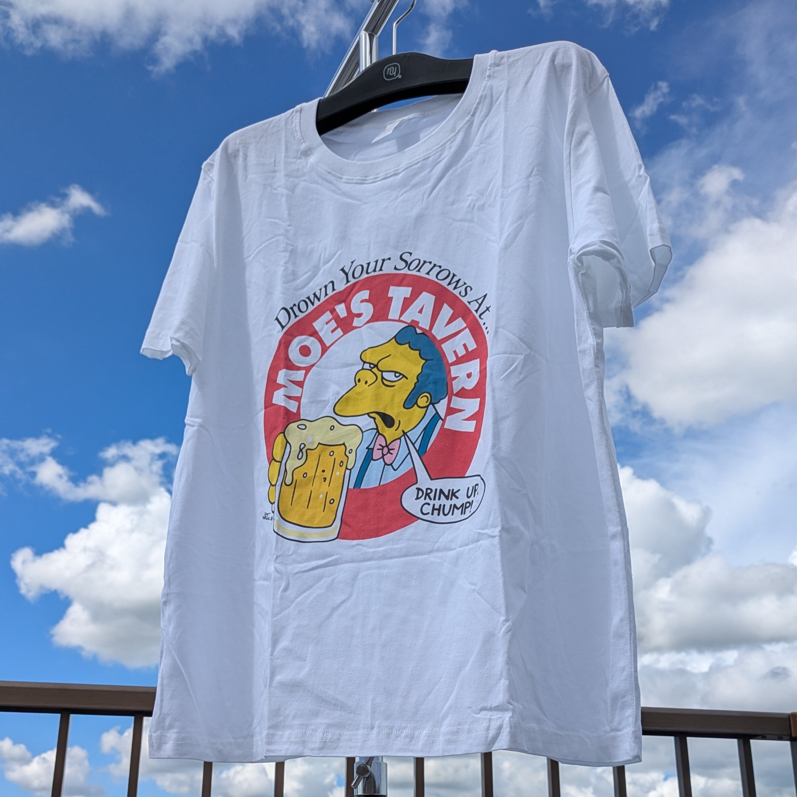 【 ザ・シンプソンズ（The Simpsons）】Moe's Tavern モーのバーTシャツ / モー・シズラック〚アメリカン雑貨 アメトイ〛