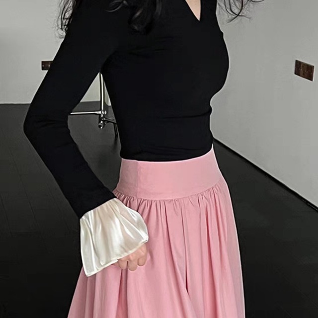 Vネック袖フリルデザイントップス